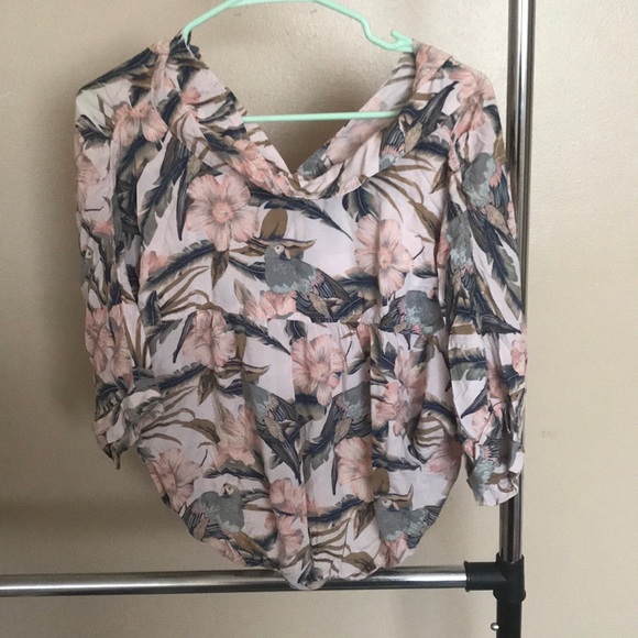 Hawaiian flowy blouse. - Picture 2 of 2